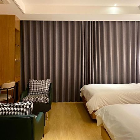 Hotel Avenue Changwon Exteriör bild