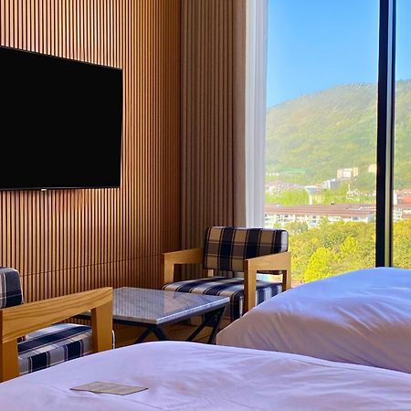 Hotel Avenue Changwon Exteriör bild