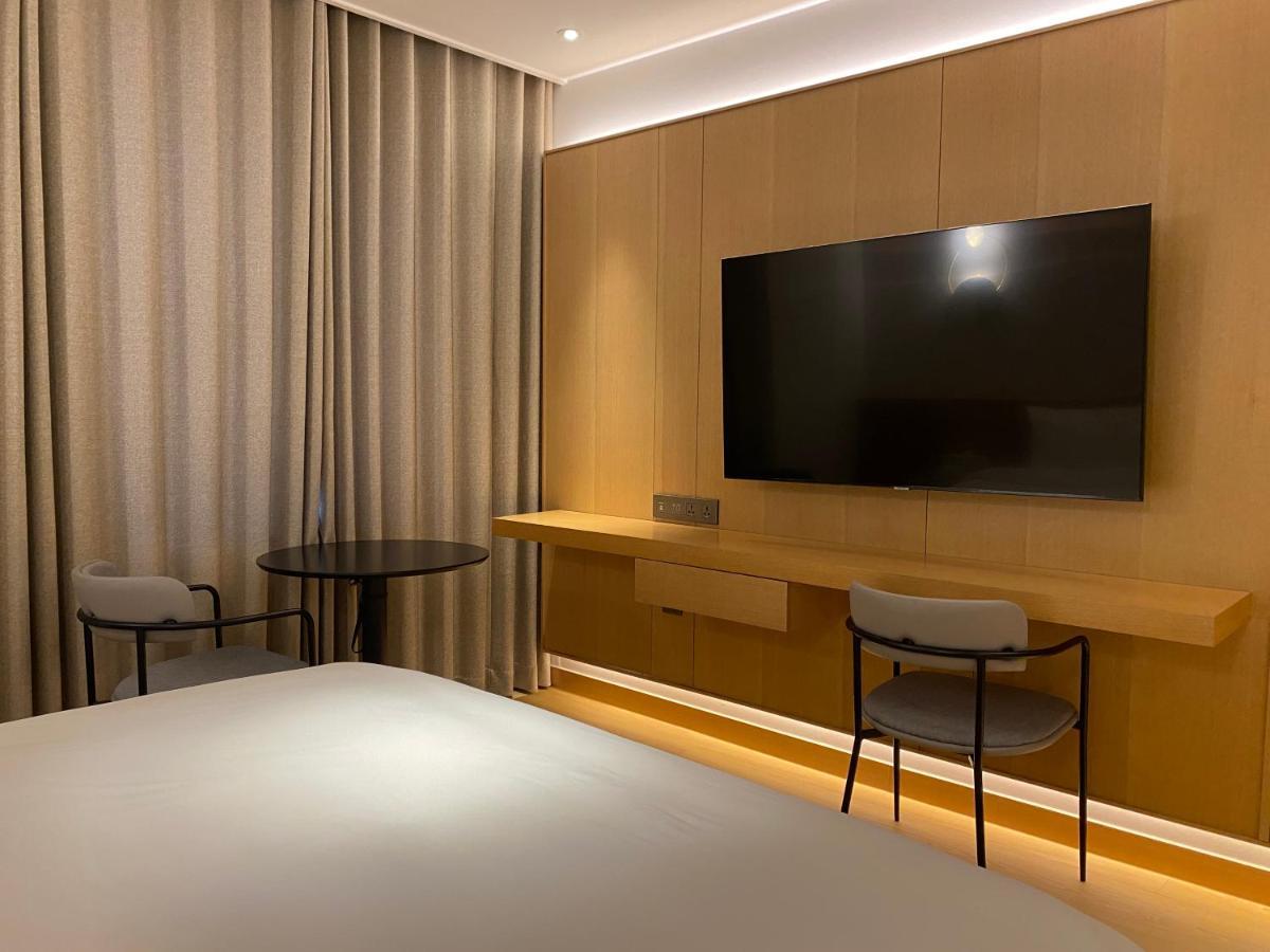 Hotel Avenue Changwon Exteriör bild