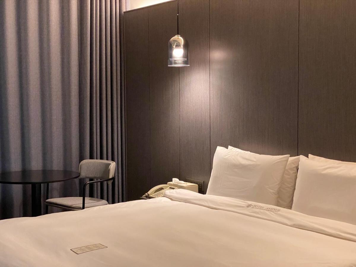 Hotel Avenue Changwon Exteriör bild