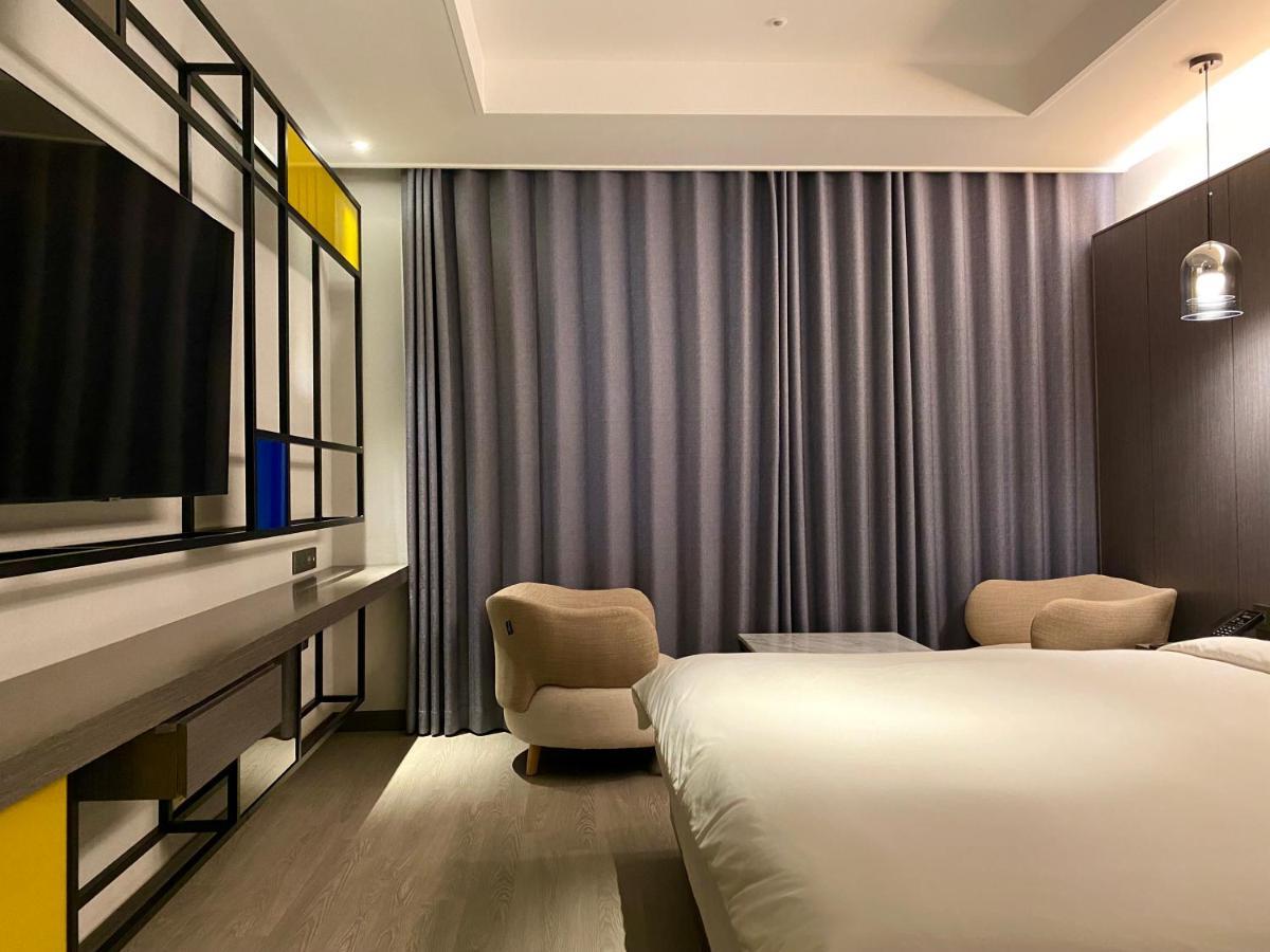 Hotel Avenue Changwon Exteriör bild