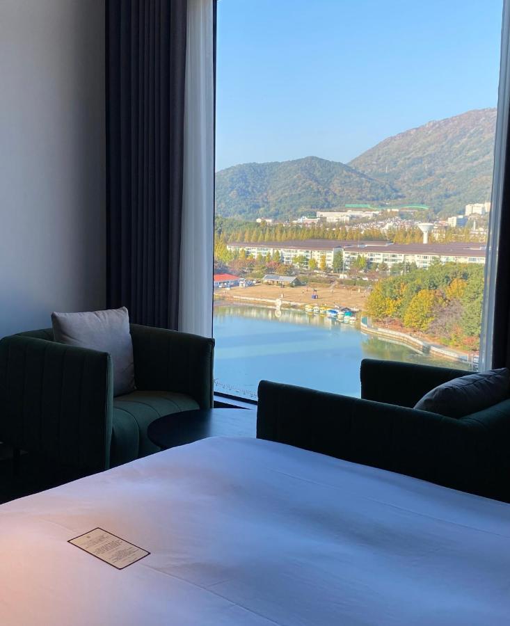Hotel Avenue Changwon Exteriör bild