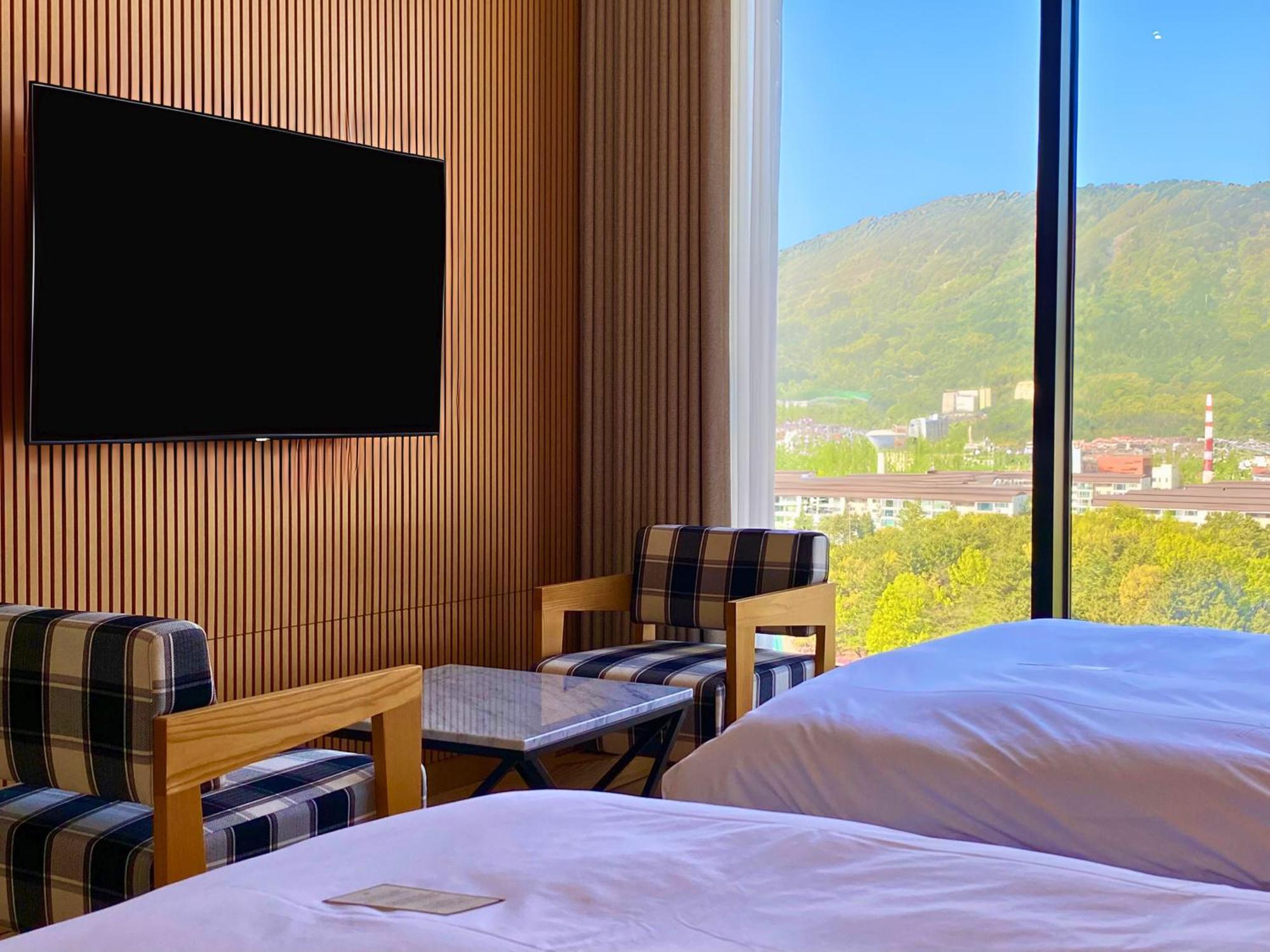 Hotel Avenue Changwon Exteriör bild