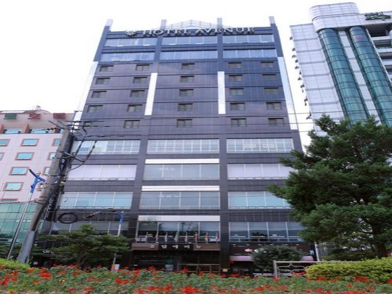 Hotel Avenue Changwon Exteriör bild