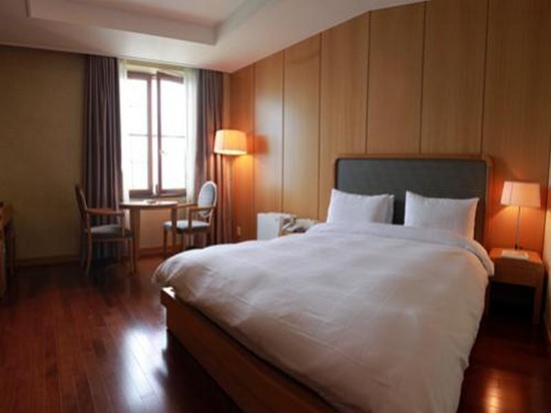 Hotel Avenue Changwon Exteriör bild