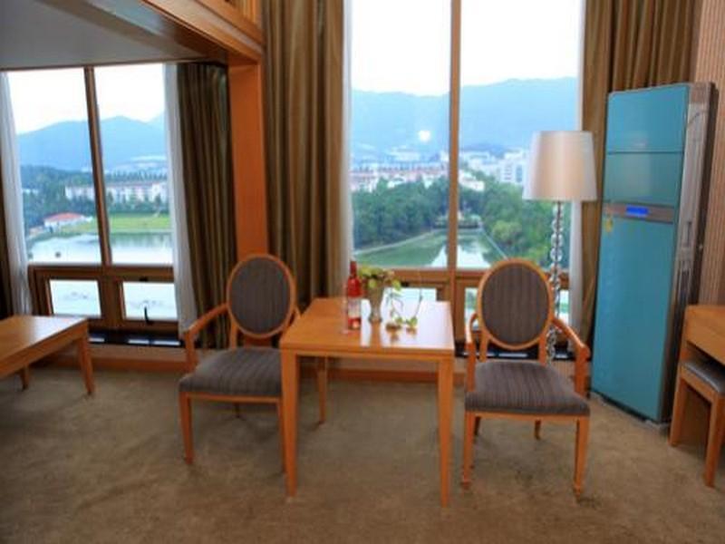 Hotel Avenue Changwon Exteriör bild