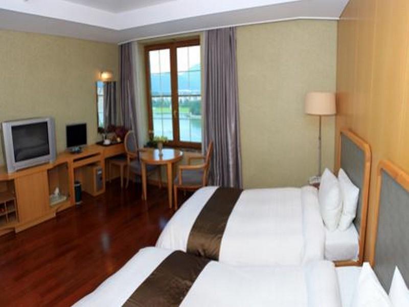Hotel Avenue Changwon Exteriör bild